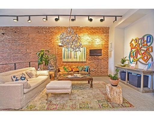 Building Photo - 275 Medford St