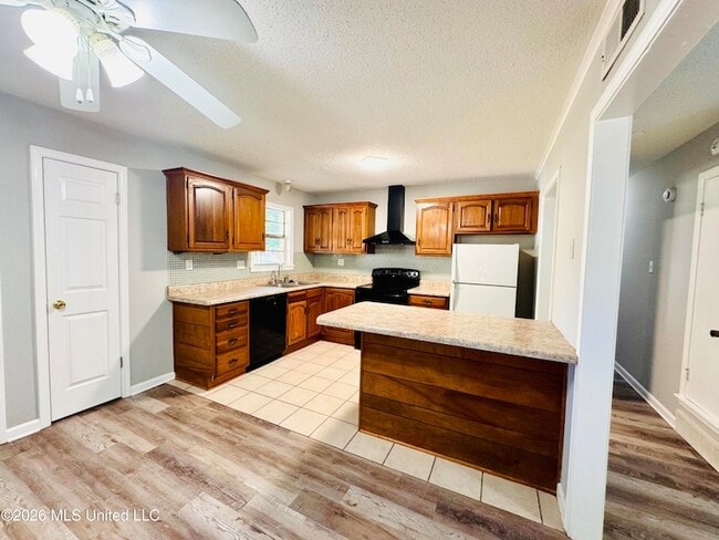 Building Photo - 8082 Whitebrook Dr