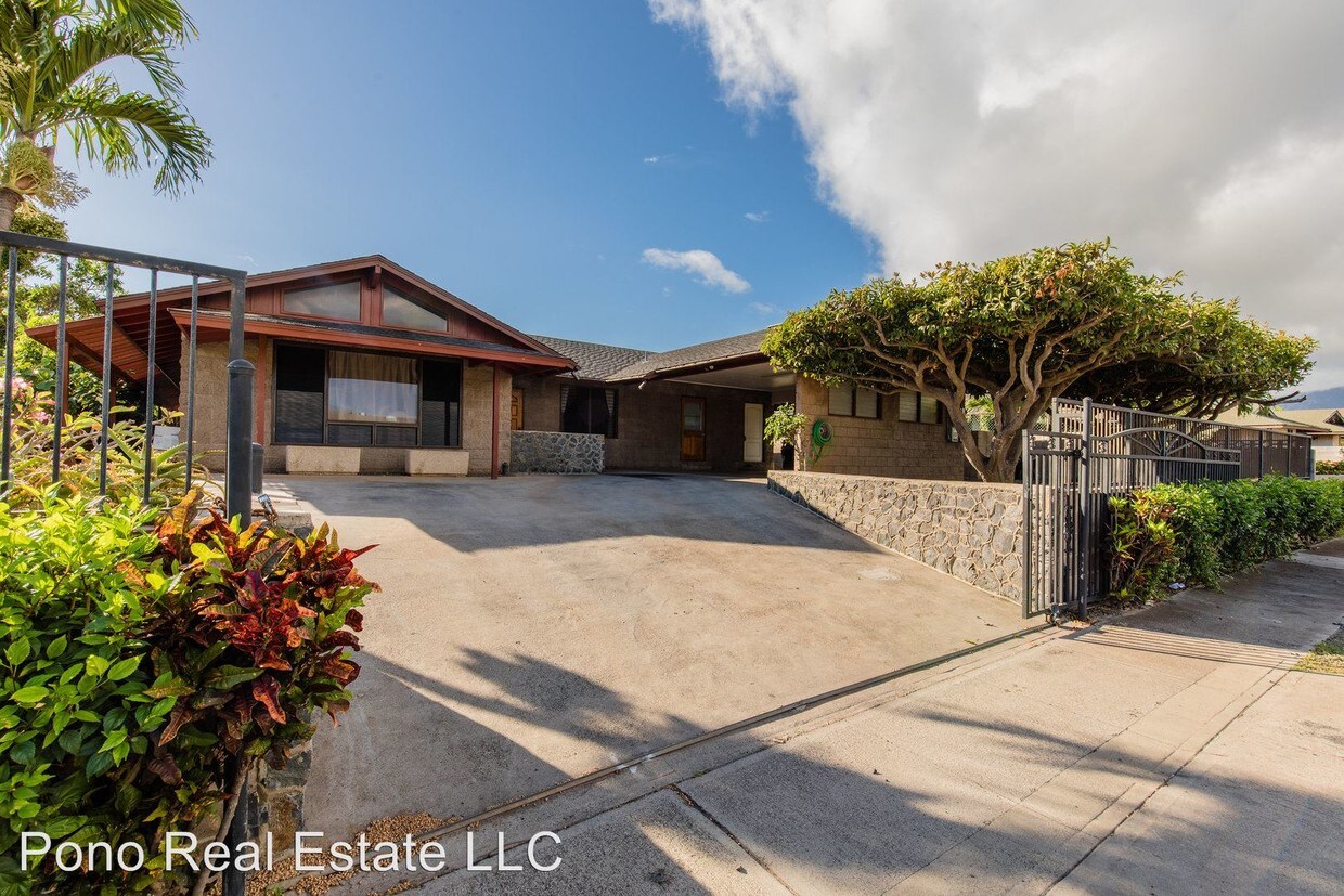 5 br, 3 bath House 345 S. Lehua Street House Rental in Kahului, HI
