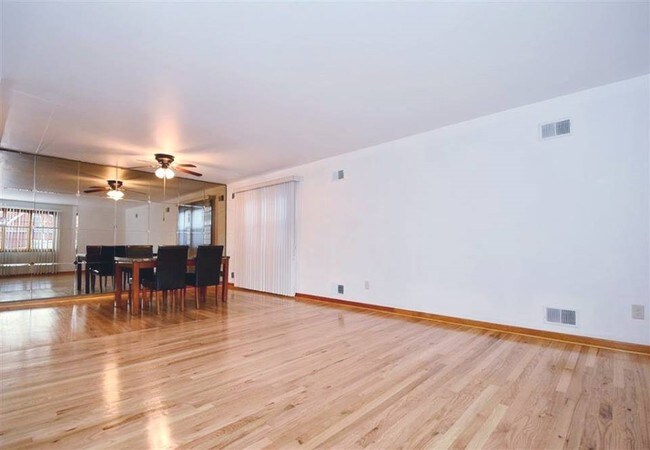 Building Photo - 89 W 28th St