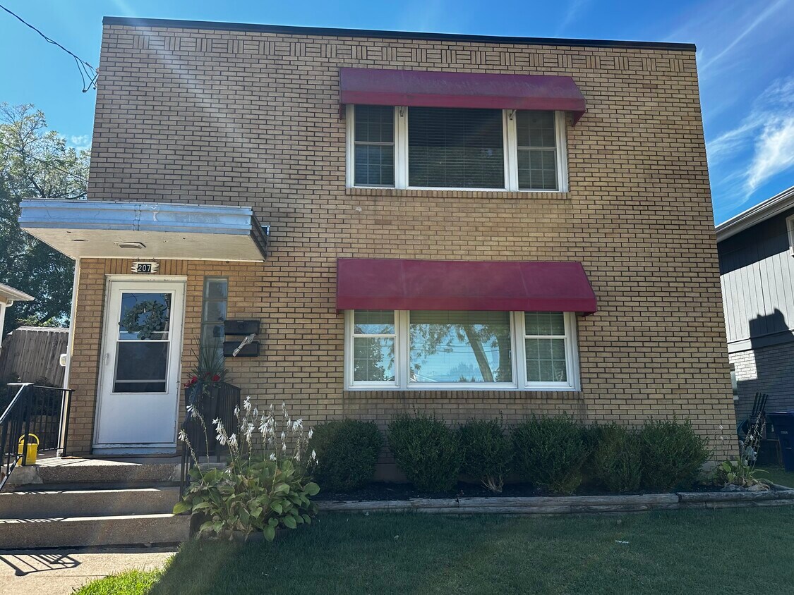 Primary Photo - 207 Dillon St