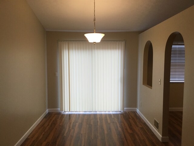 Foto del edificio - 242 Monarch Dr