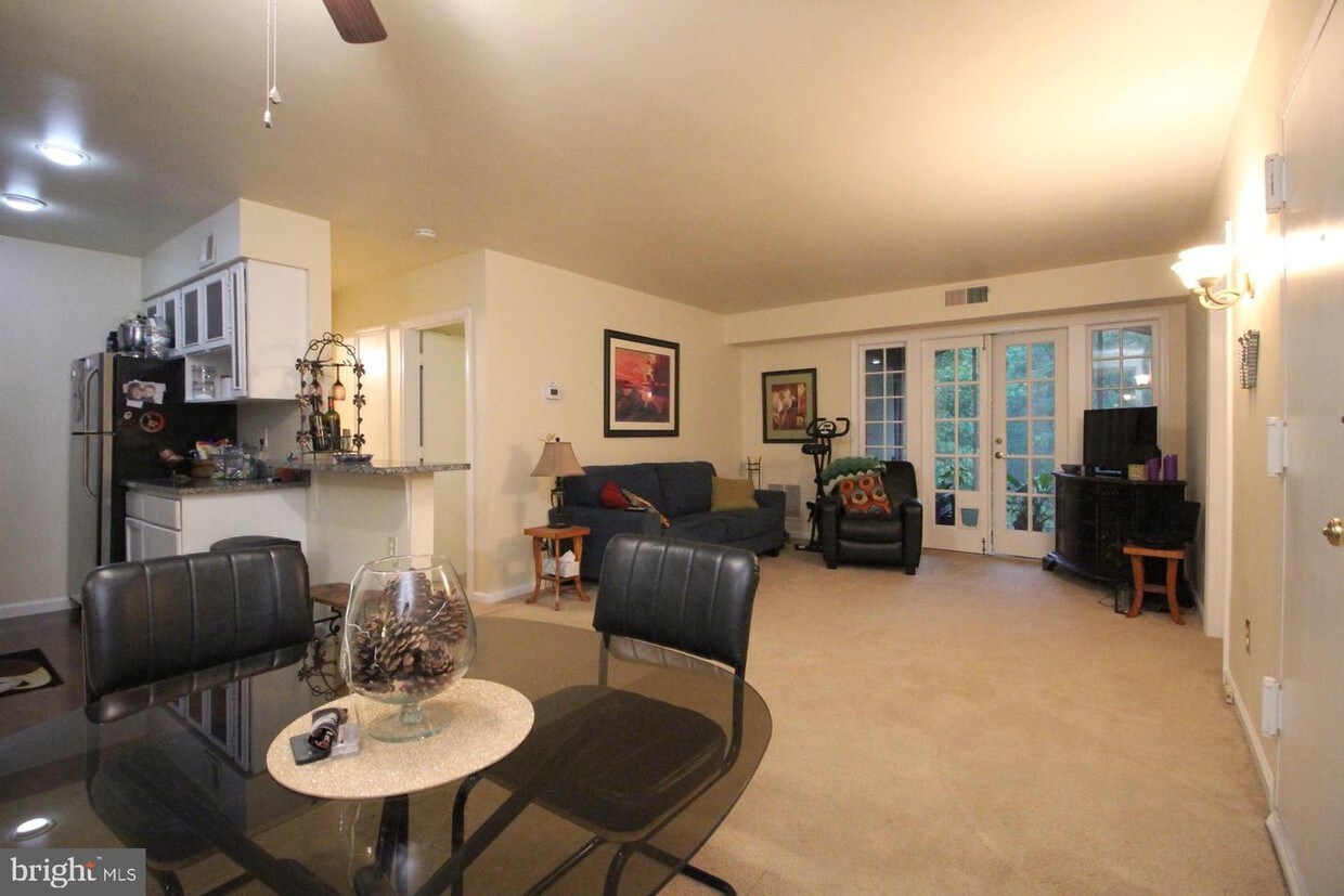 8114 Colony Point Rd Unit 241, West Springfield, VA 22152 Room for