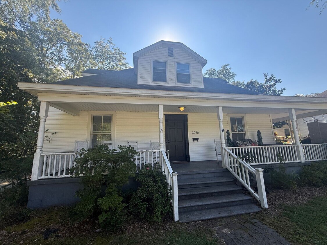 Foto principal - Beautiful Historic Clover Home!