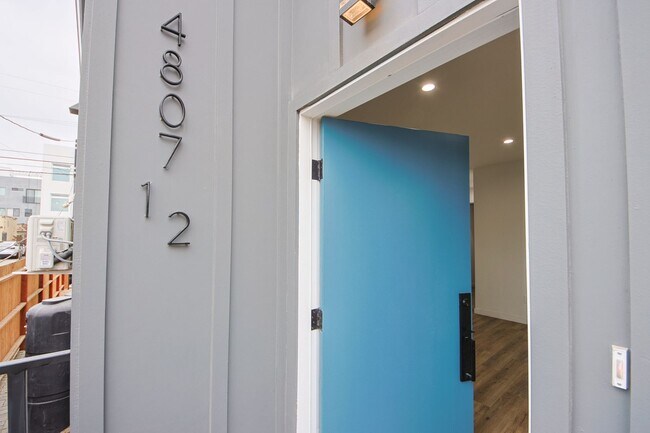 Foto del edificio - 4807 St Charles Pl