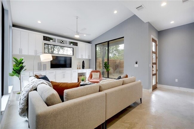 Building Photo - 6504 Porter St