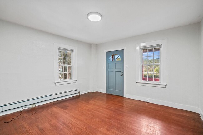 Building Photo - MOVE IN SPECIAL! SCORE HALF OFF 1ST MONTH'...