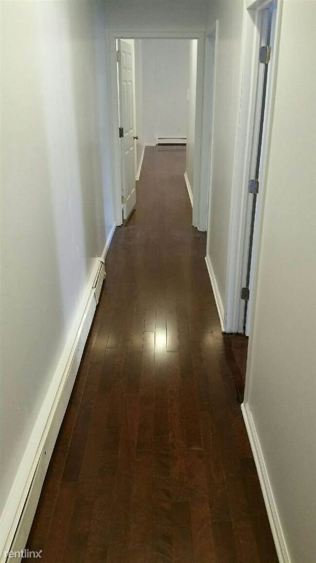 Foto del edificio - 2 br, 1.5 bath  - 5700 Mosholu Ave