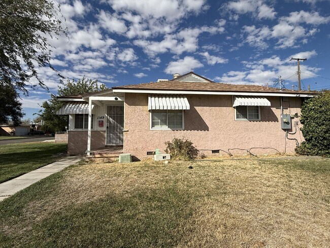 Building Photo - NewB AV T 1149