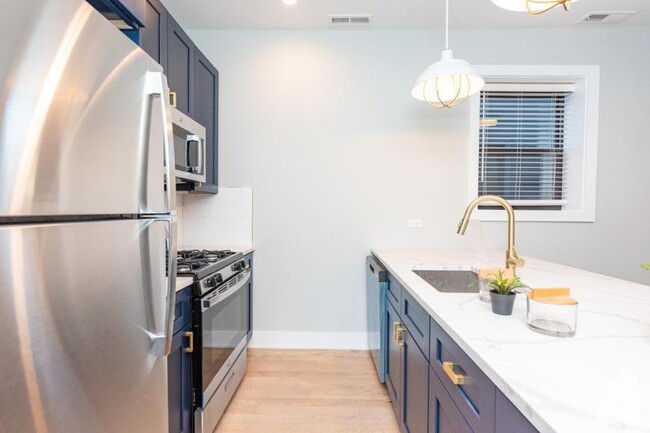 Foto del edificio - 1 bedroom in Chicago IL 60618