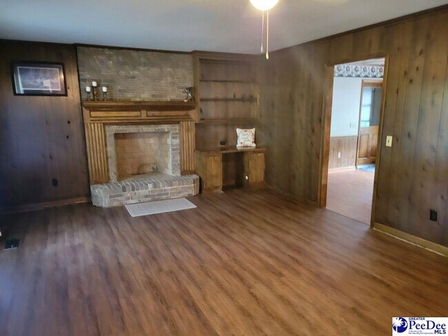 Building Photo - 200 Christmas Tree Rd