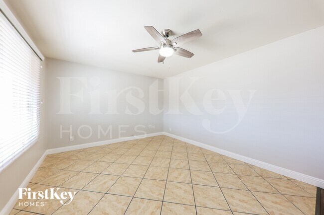 Foto del edificio - 2122 W Shaw Butte Dr