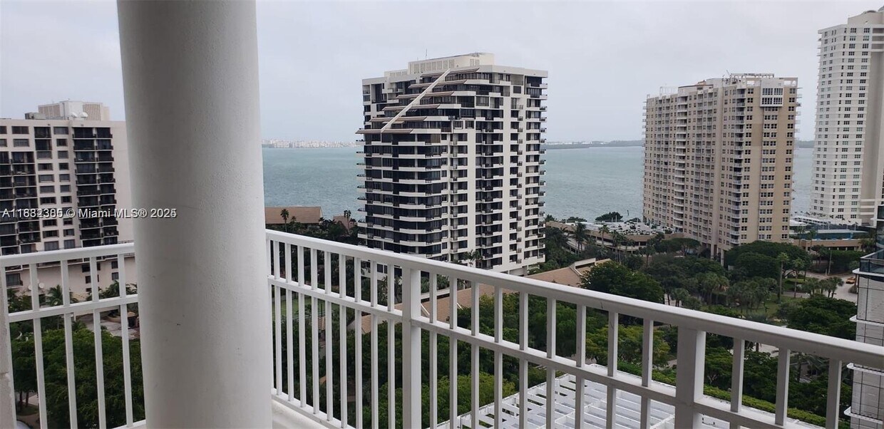 Primary Photo - 701 Brickell Key Blvd