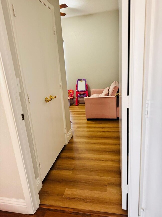 Foto del edificio - Beautiful spacious 2 bedroom 2 bathroom co...