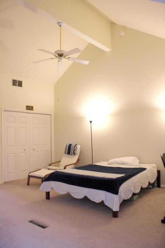 1140 W Aaron Dr, State College, PA 16803 Condo for Rent in State