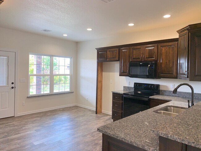 Foto del edificio - 2708 S Pearl Ave