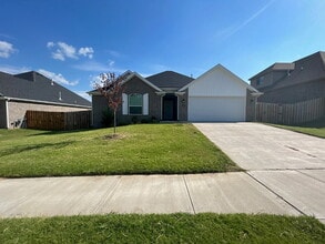Building Photo - 350 S Emerald Woods Run