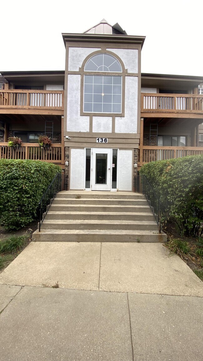 Building Photo - 136 S La Londe Ave