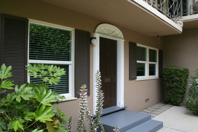 Entry door - 4439 Lakeside Dr