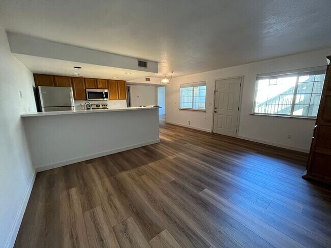 Building Photo - Fantastic Condo in Central Fort Collins