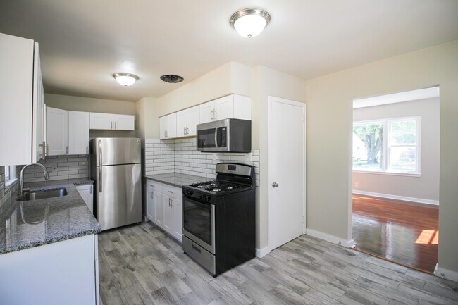 Building Photo - 3 Bedroom 1 Bathroom Fully Remodeled
