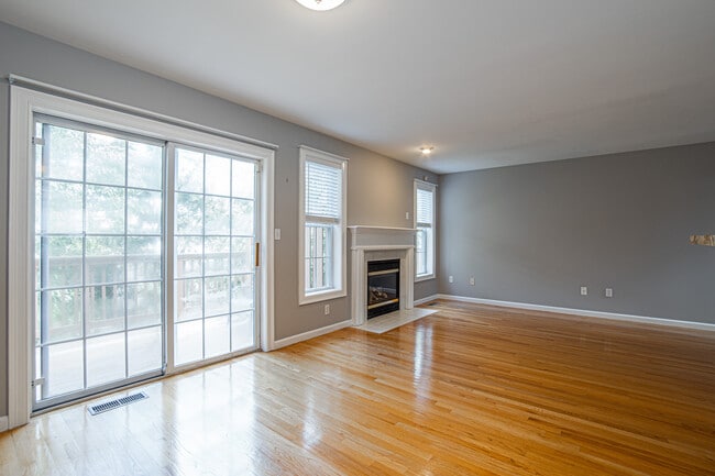 Building Photo - 157 Leeder Hill Dr