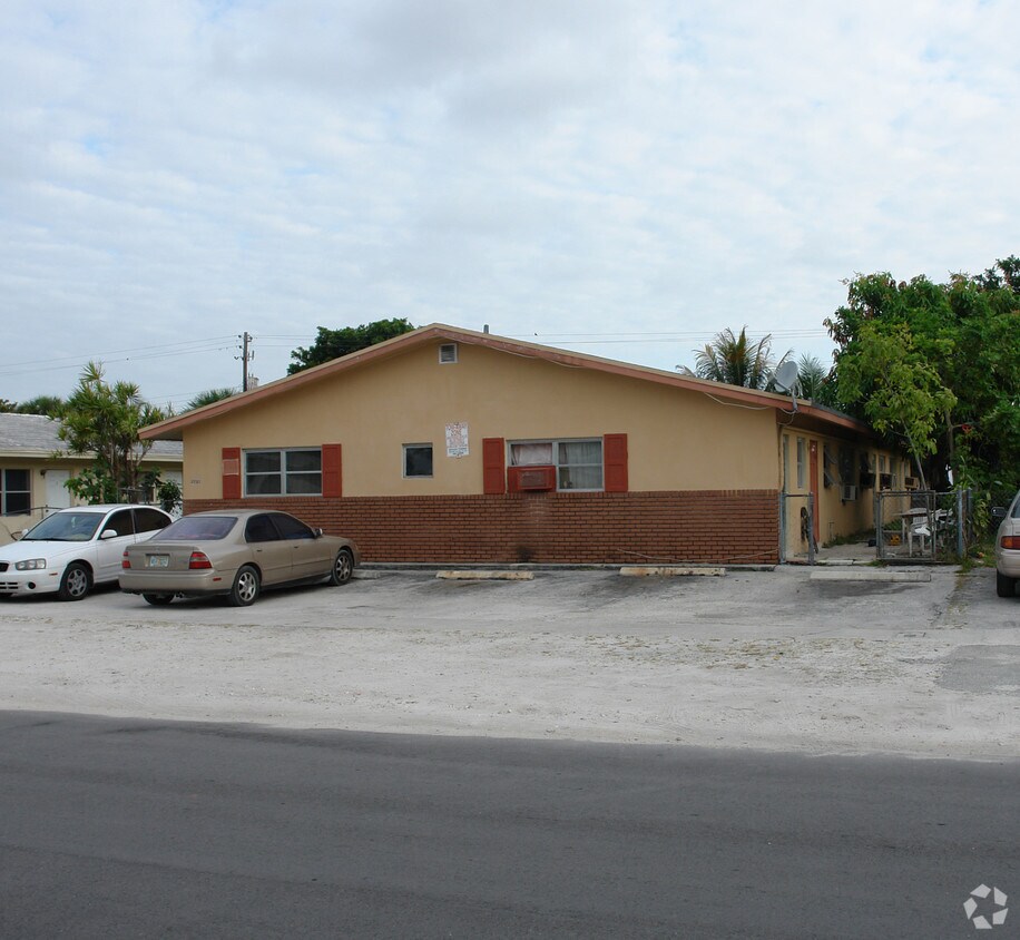 Foto del edificio - 2721 SW 8th St