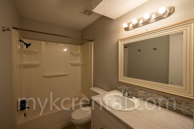 Building Photo - 6441 Hallet St