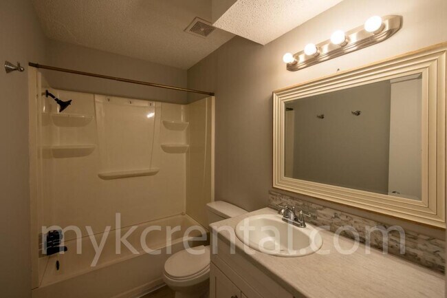 Foto del edificio - 6441 Hallet St