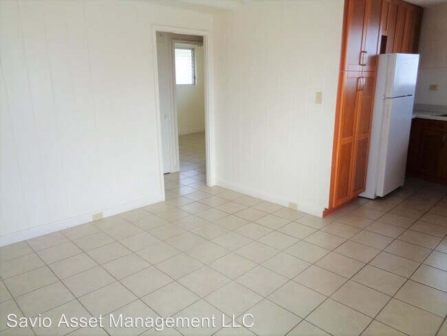 Building Photo - 825 University Ave