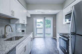 Building Photo - Lakeside Crossing at Eagle Creek Apartments and Townhomes