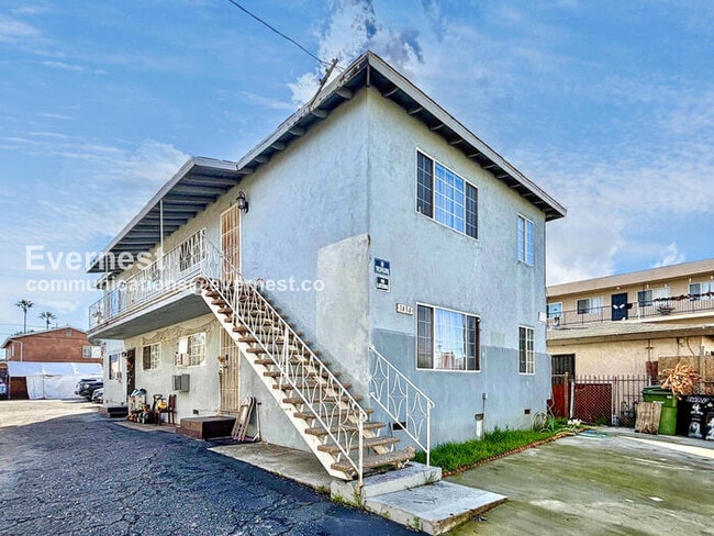 Building Photo - 1434 Plaza del Amo