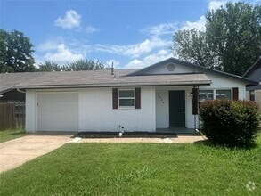 Building Photo - 2434 Lakeshore Dr