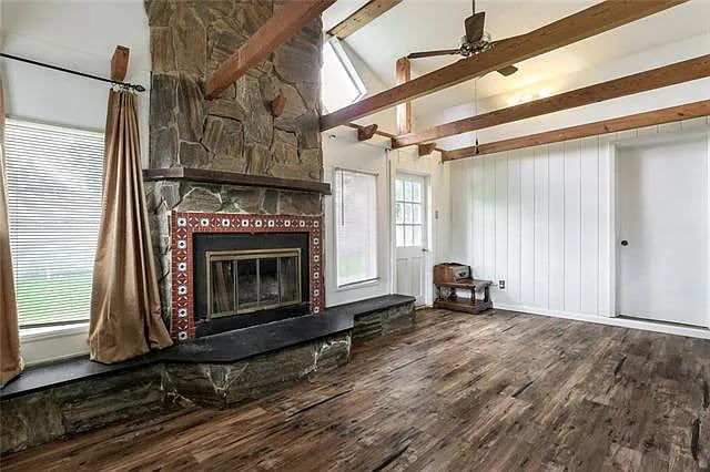 Building Photo - 2411 Somerset Dr