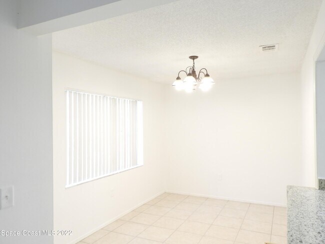 Foto del edificio - 5323 Pinewood Dr NE