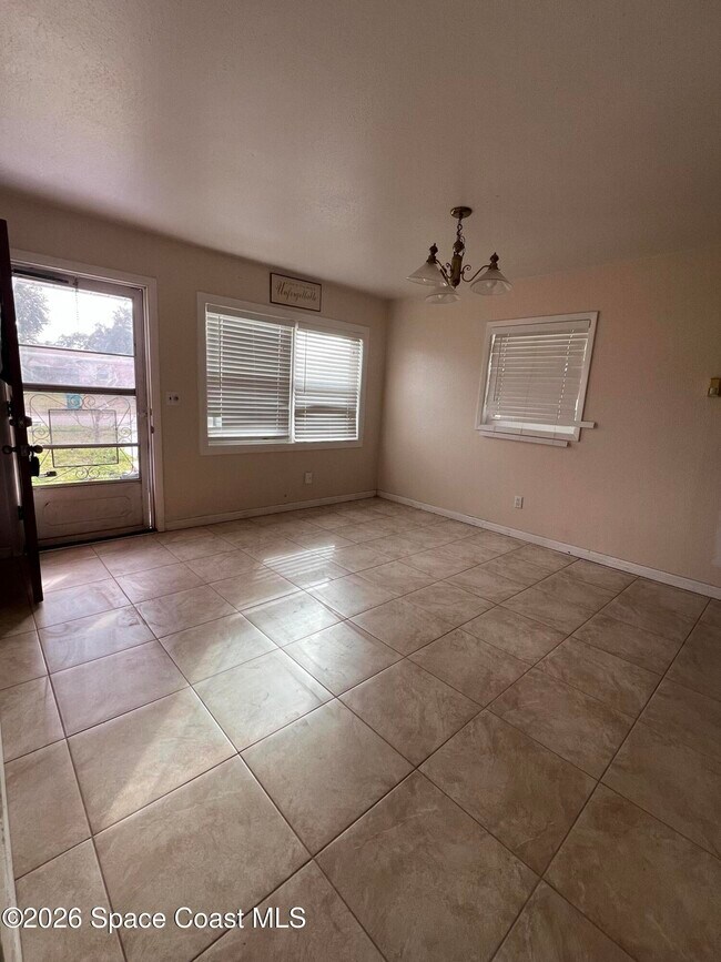 Building Photo - 304 Crown Blvd