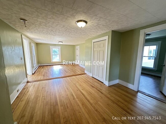 Building Photo - 233 Parkview Ave
