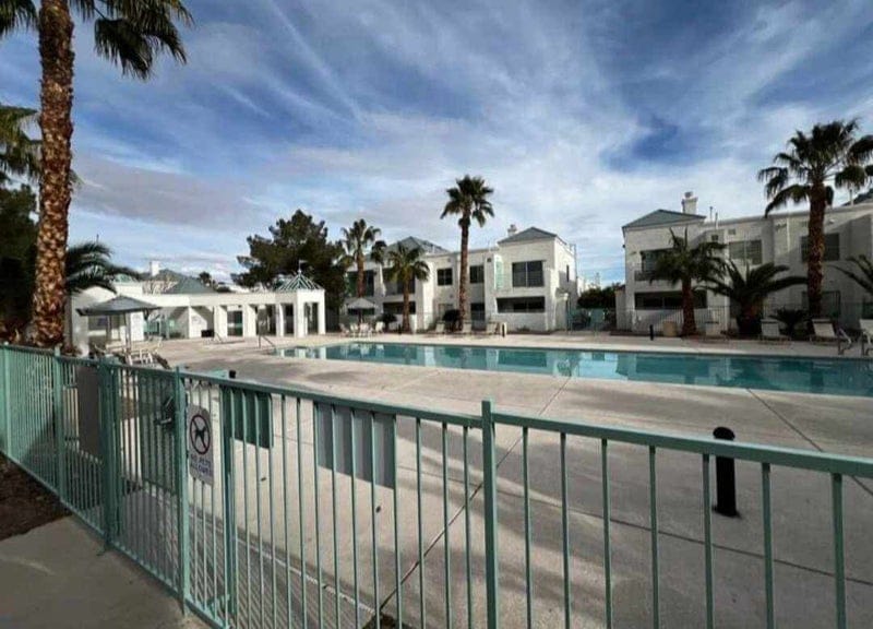 Foto principal - 7300 W Pirates Cove Rd