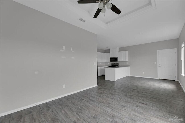 Building Photo - 448 E Acacia Ave