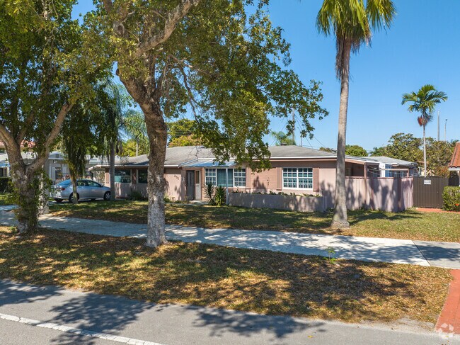 There are 2,863 homes in the Windward neighborhood.