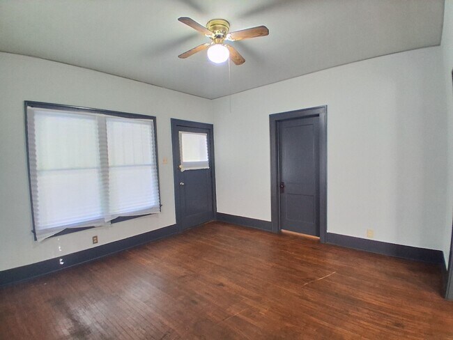 Building Photo - 9 State St N