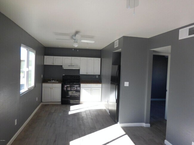 APT 1 - 1146 W Apache St