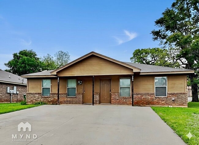 Building Photo - 208 Walnut Bend Rd