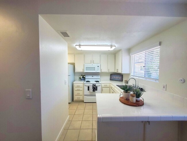 Interior Photo - Country Gardens