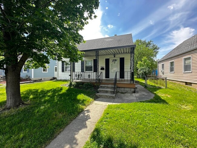 Building Photo - 373 Atherton Dr