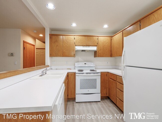 Building Photo - 3 br, 2.5 bath House - 16518 SW Daffodil S...