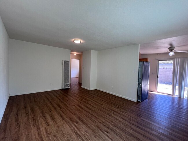 Foto del edificio - 10344-10346 S. White Rock Road