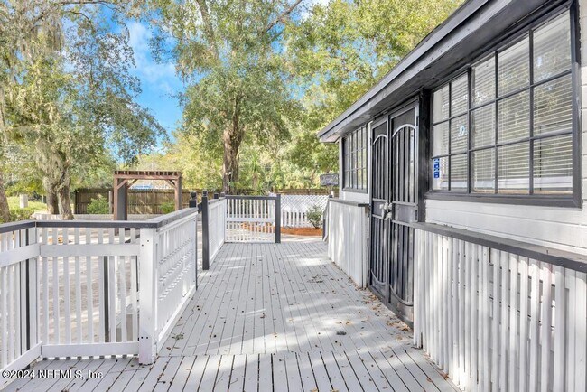 Building Photo - 5905 Diamond St