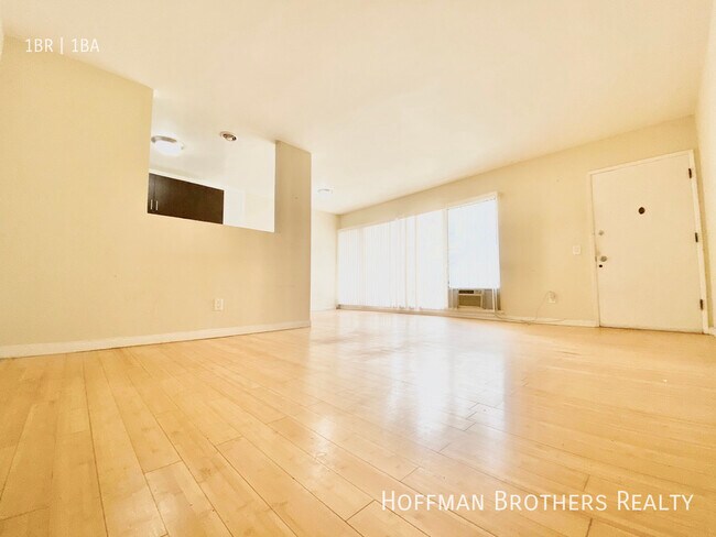 Building Photo - 1324 N Flores St