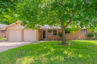 Building Photo - 3813 Lancelot Ln